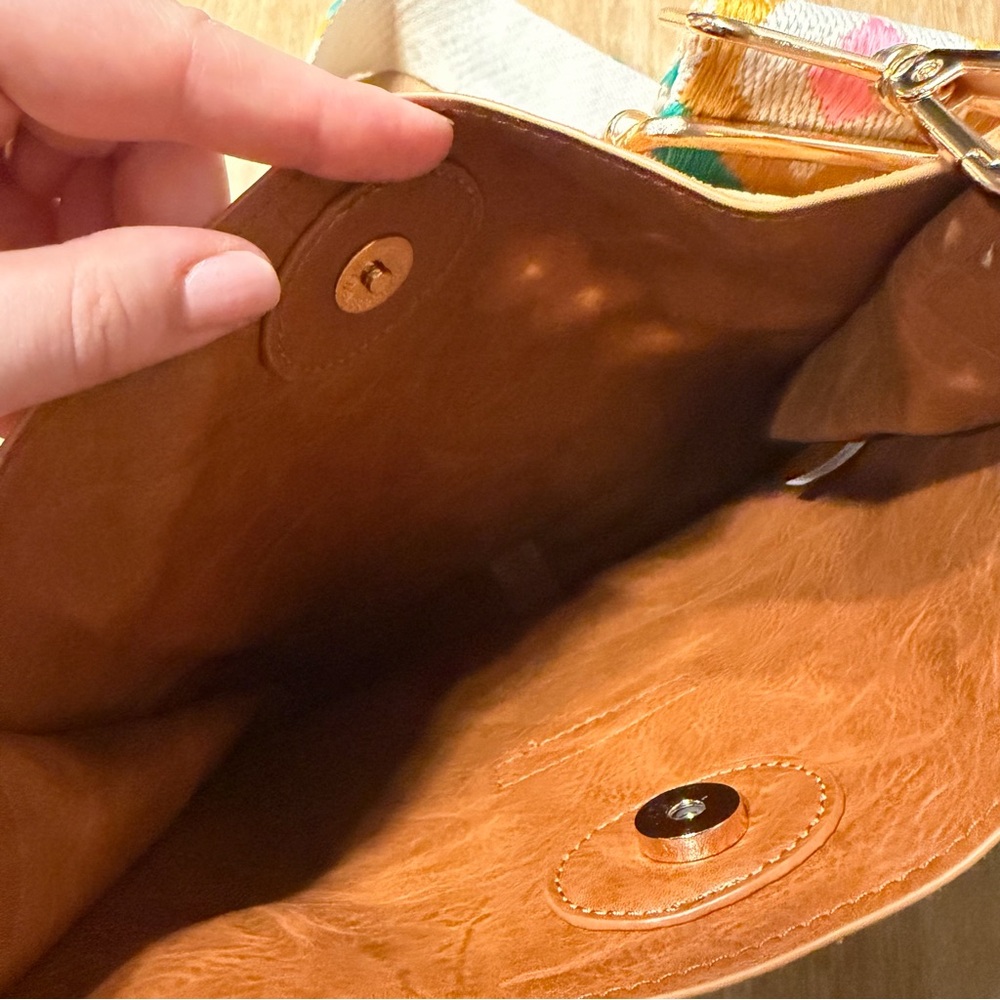 NWT Ahdorned Vegan Suede Leather Crossbody Bag - Picture 3 of 4